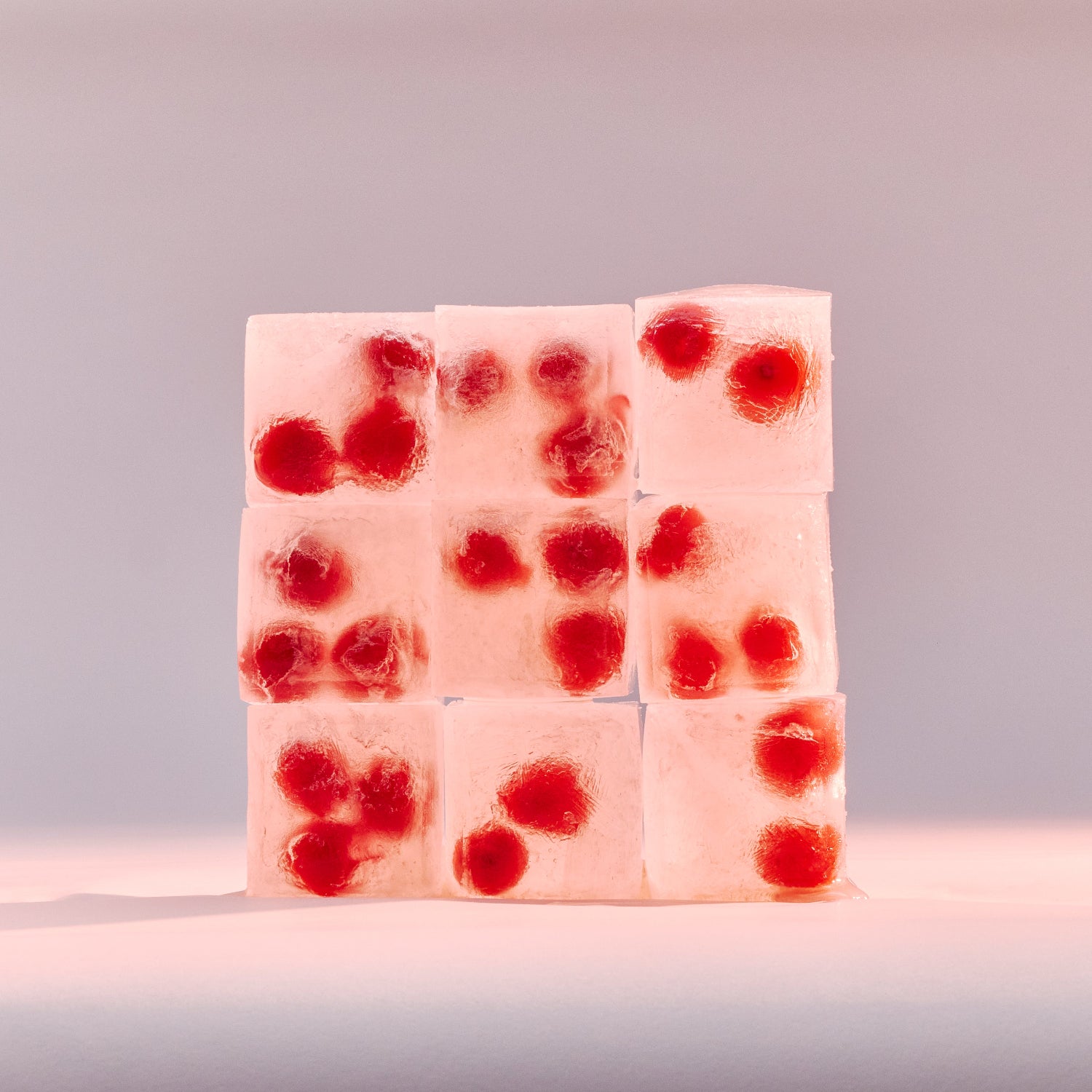 Sehr Wodka In Eiswürfeln gefrorene Kirschen