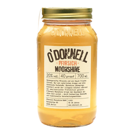 O'Donnell Pfirsich Moonshine-Glas auf weißem Hintergrund