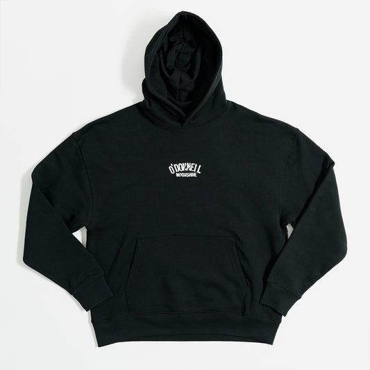 Quadratische Produktansicht für O'Donnell Moonshine: Ein schwarzer Hoodie mit Kängurutasche und weißem Logo-Print im Vintage-Stil auf der Brust, präsentiert auf weißem Hintergrund.