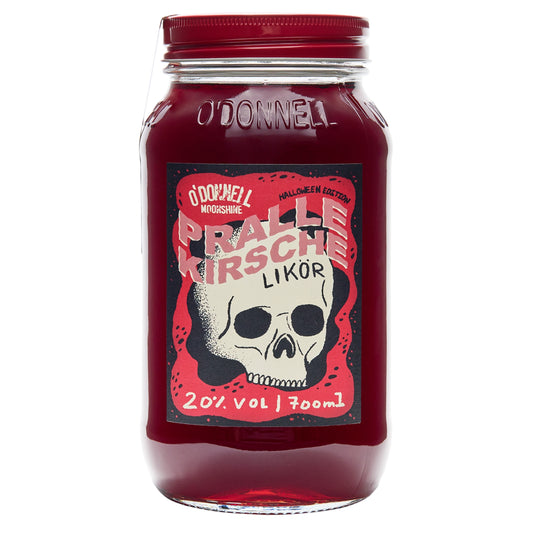 Pralle Kirsche Likör auf einem Weißem Hintergrund