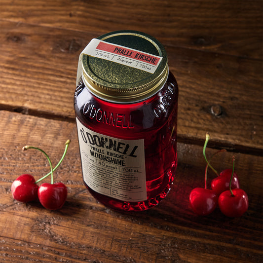 Pralle Kirsche von oben mit Kirschen