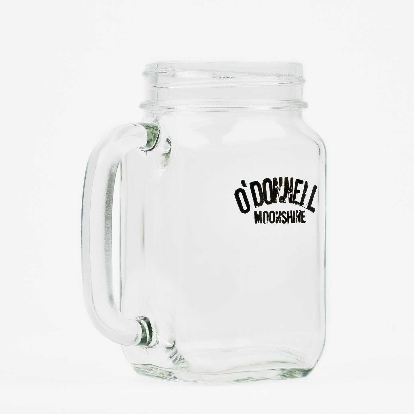O'Donnell Moonshine Henkelglas – einzelnes Glas mit Henkel und Logo-Aufdruck, freigestellt auf weißem Hintergrund, Seitenansicht