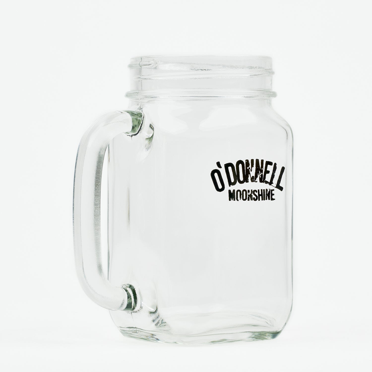 O'Donnell Moonshine Henkelglas – einzelnes Glas mit Henkel und Logo-Aufdruck, freigestellt auf weißem Hintergrund, Seitenansicht