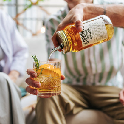 Aperitivo O'Donnell Moonshine eingießen