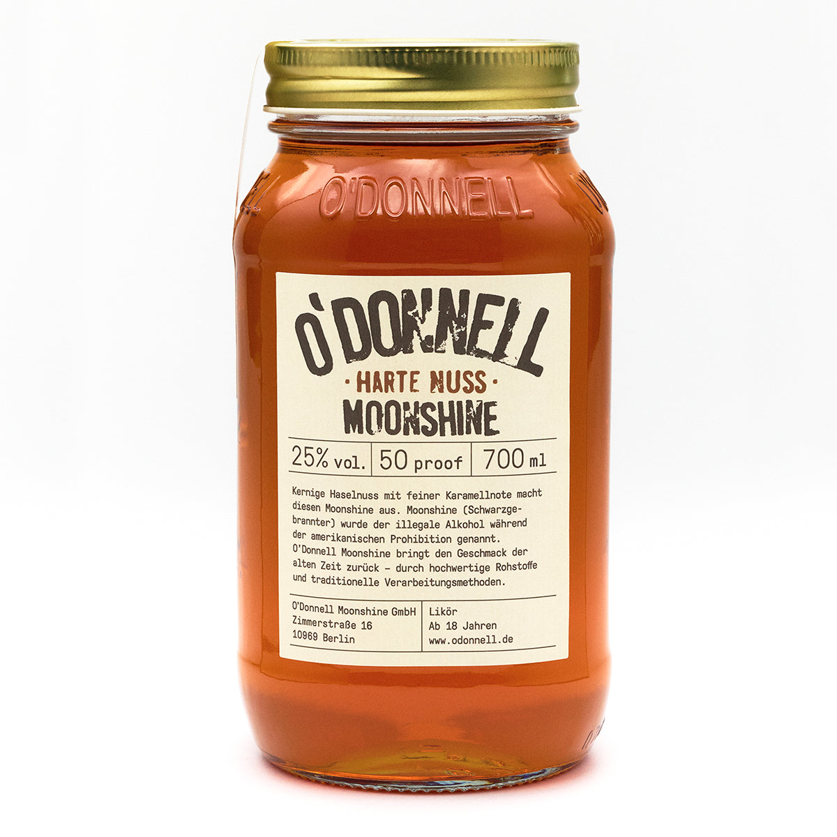 O'Donnell Harte Nuss Moonshine-Glas auf weißem Hintergrund