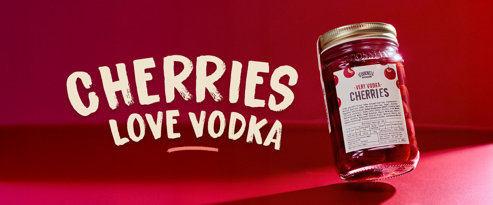 Sehr Wodka Kirschen auf einem roten Hintergrund mit dem Text Kirschen lieben Wodka gezeigt