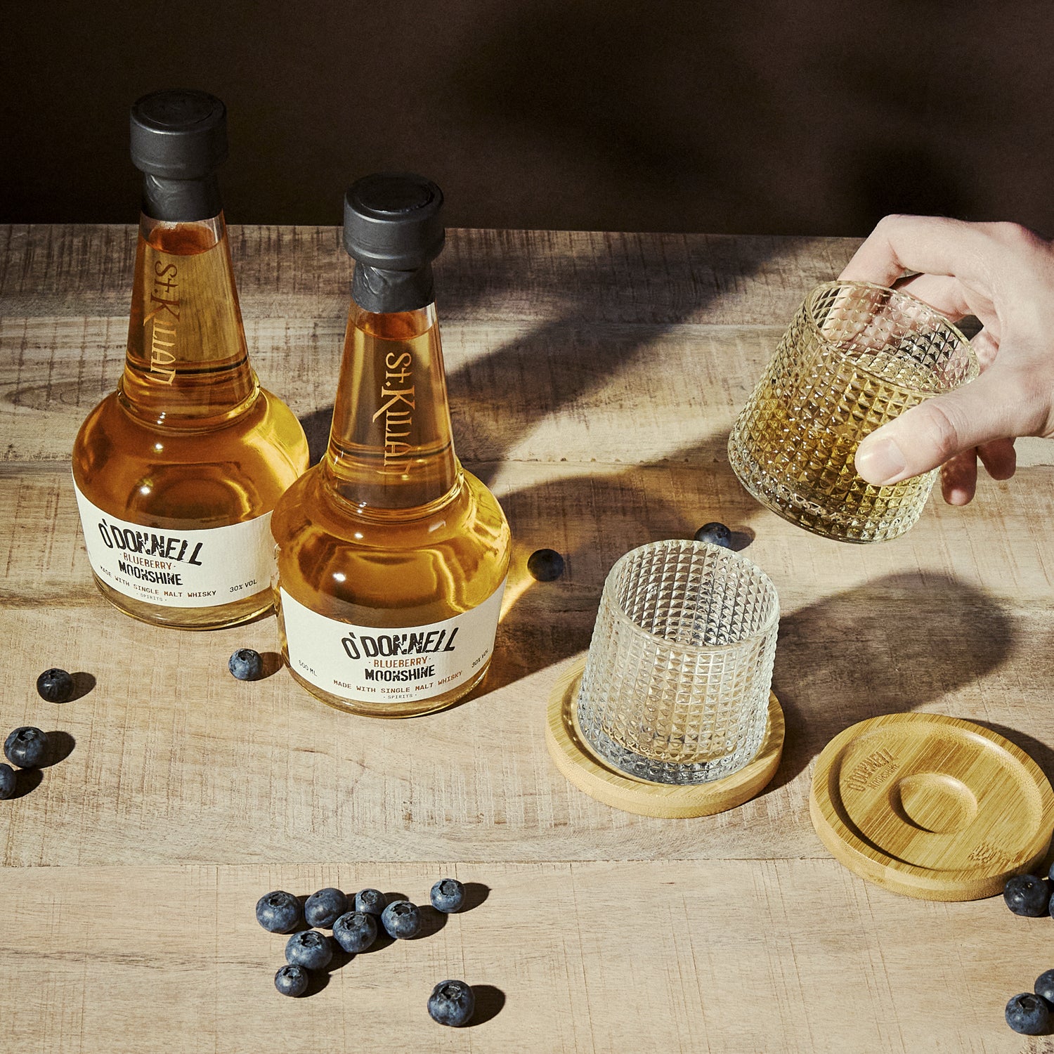 Blueberry Moonshine - O'Donnell & St. Kilian Collab aus Single Malt Whiskey. Doppelter Whiskey und doppelter Tumbler im Paket