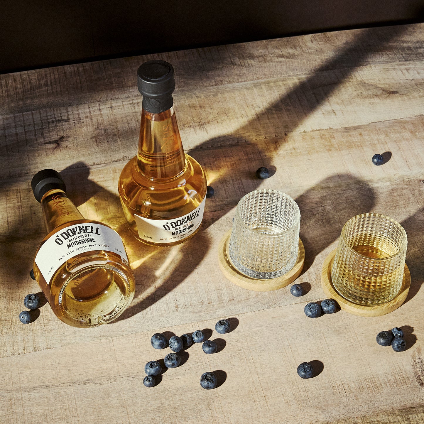 Blueberry Moonshine - O'Donnell & St. Kilian Collab aus Single Malt Whiskey. Doppelter Whiskey und doppelter Tumbler im Paket
