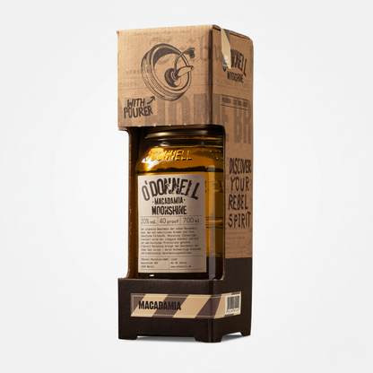 Ein O'Donnell Moonshine „Macadamia“ Starter-Set, bestehend aus einem großen Likörglas in einer braun-schwarzen Kartonverpackung mit integriertem Ausgießer, präsentiert vor weißem Hintergrund.