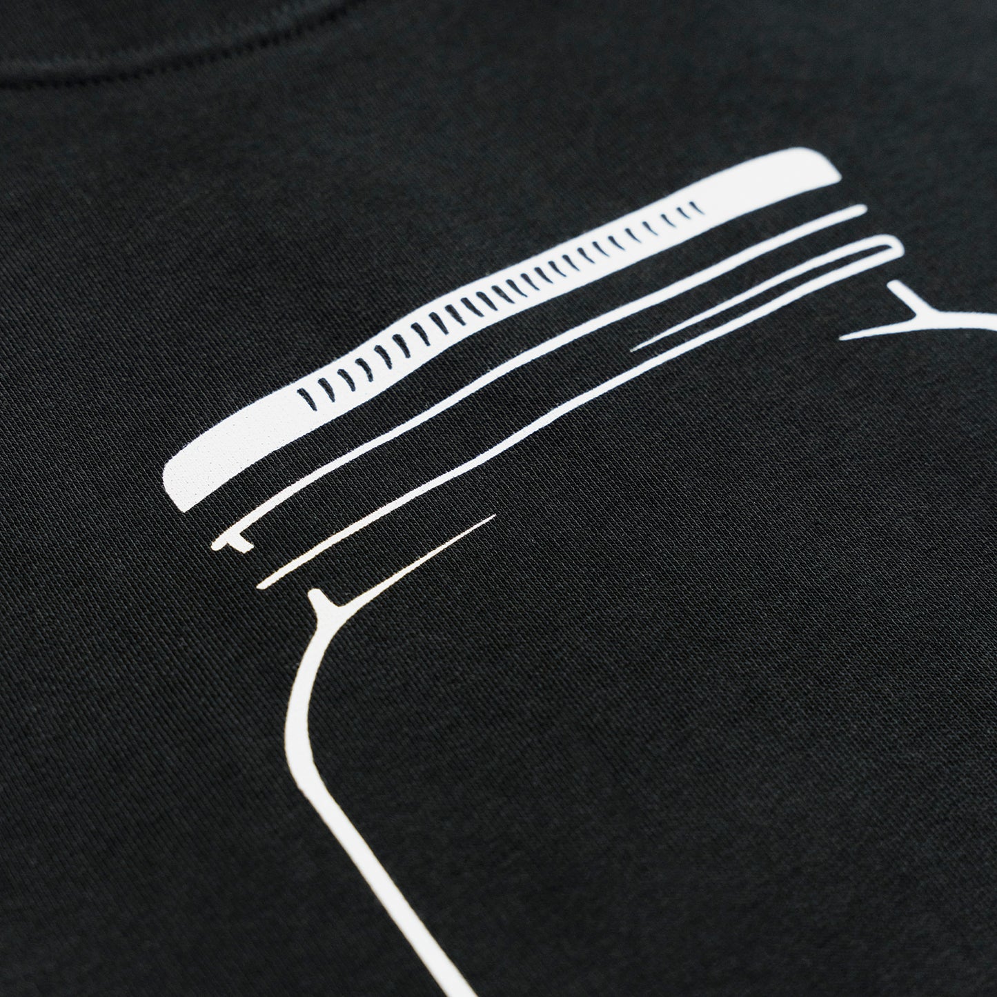 Schwarzer O'Donnell Moonshine Hoodie im Detail mit weißem Print eines Einmachglases (Mason Jar) auf der Brust.