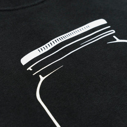 Schwarzer O'Donnell Moonshine Hoodie im Detail mit weißem Print eines Einmachglases (Mason Jar) auf der Brust.