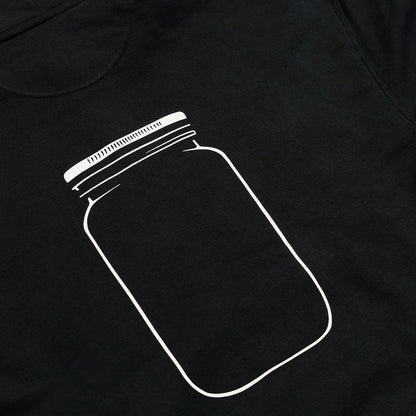 Schwarzer O'Donnell Moonshine Hoodie im Detail mit weißem Print eines Einmachglases (Mason Jar) auf der Brust.