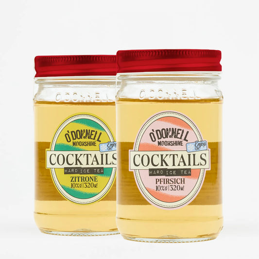 Primäres Produktbild für O'Donnell Moonshine Ready-To-Drink Cocktails als Freisteller vor weißem Hintergrund. Zwei Gläser (je 350 ml) stehen nebeneinander: links die geschlossene Sorte „Hard Ice Tea Pfirsich“, rechts die geöffnete Sorte „Hard Ice Tea Zitrone“.
