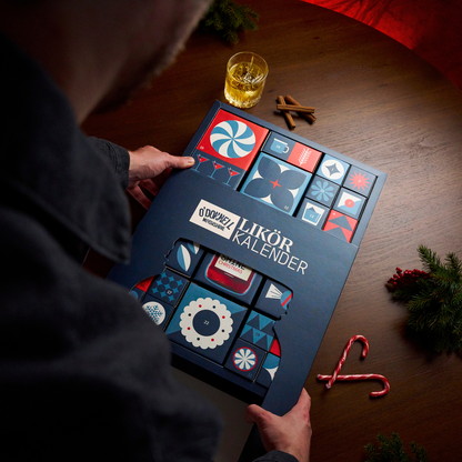 Der O'Donnell Moonshine Adventskalender beim auspacken aus dem Sleeve.