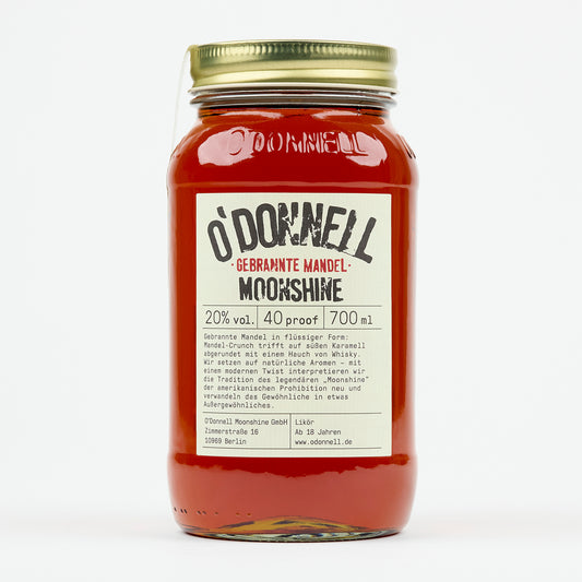 O'Donnell Moonshine Likörflasche (700ml) der Sorte Gebrannte Mandel im Einmachglas vor weißem Hintergrund.