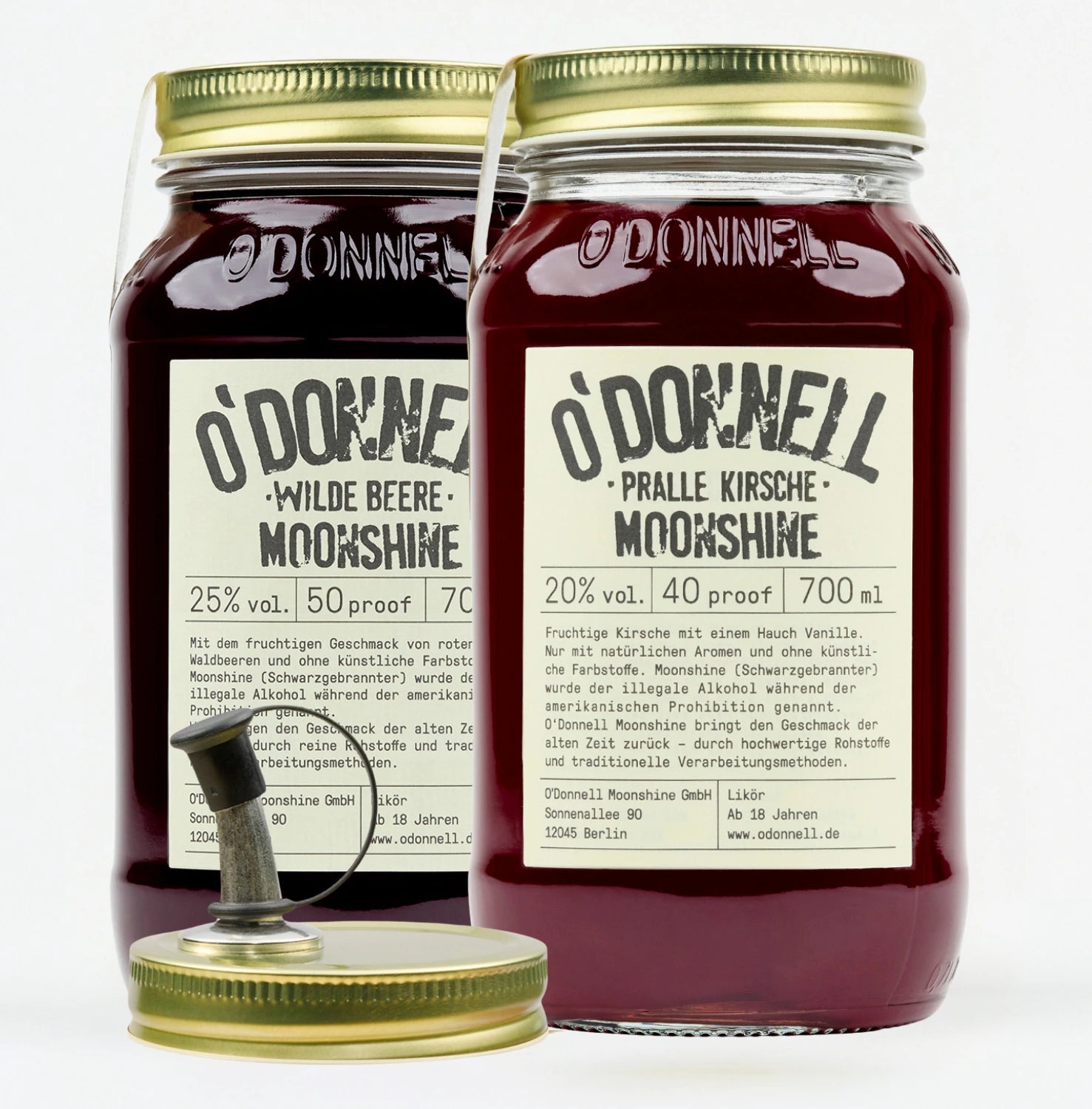 O'Donnell Moonshine Bundle – zwei Mason Jars mit Ausgießer, Wilde Beere (25% vol., 700 ml) und Pralle Kirsche (20% vol., 700 ml), freigestellt