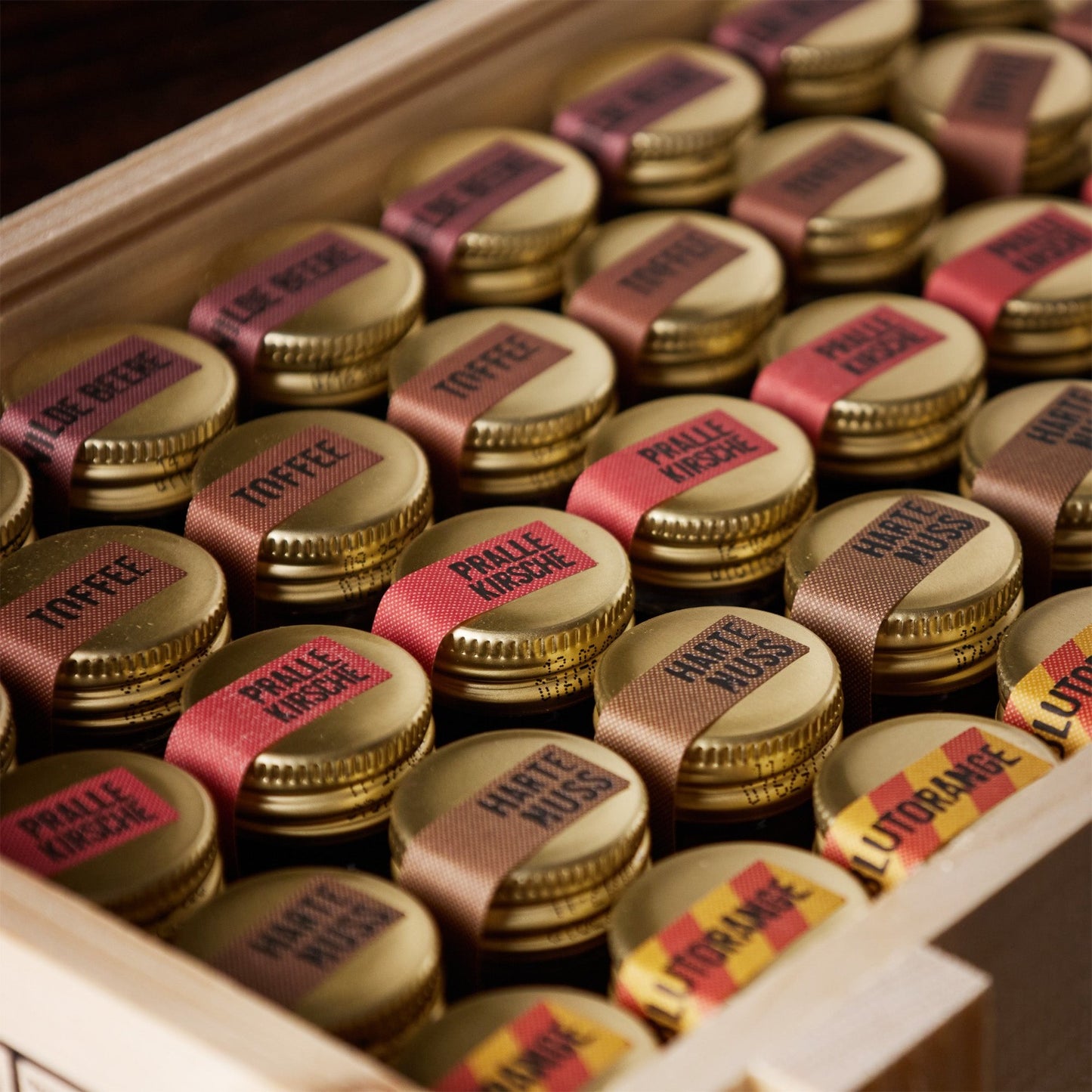 Eine geöffnete O'Donnell Moonshine Micro Box mit 50ml Minis in der Nahaufnahme